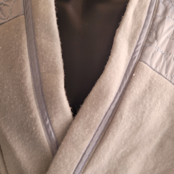 Vintage Robe - Picture 3 of 6